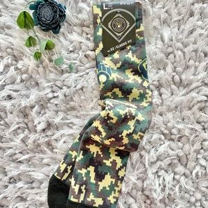 New with tags MILWAUKEE BREWERS Camouflage Socks SZ L shoe sz 6-12  official MLB